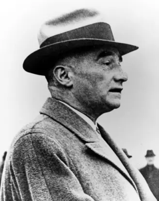 Arthur Menge bei einer Ansprache im November 1935 Portrait Arthur Menge